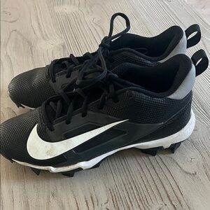 Nike alpha football Black and White  Cleats size youth 6